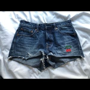 Dark wash Levi’s 501 shorts with cute cherry detail
